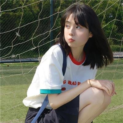 蓝色嘴巴的脸